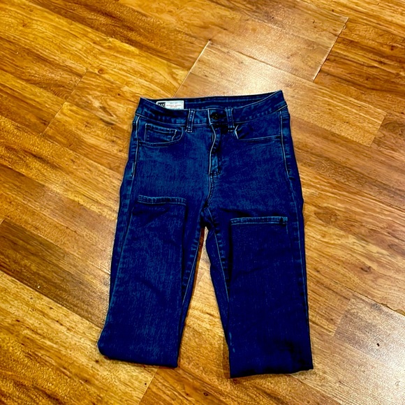 Gap Mid Rise Medium Wash Jegging - Picture 3 of 5